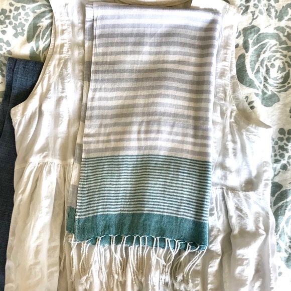 ❌SOLD Striped Scarf - Picture 4 of 6